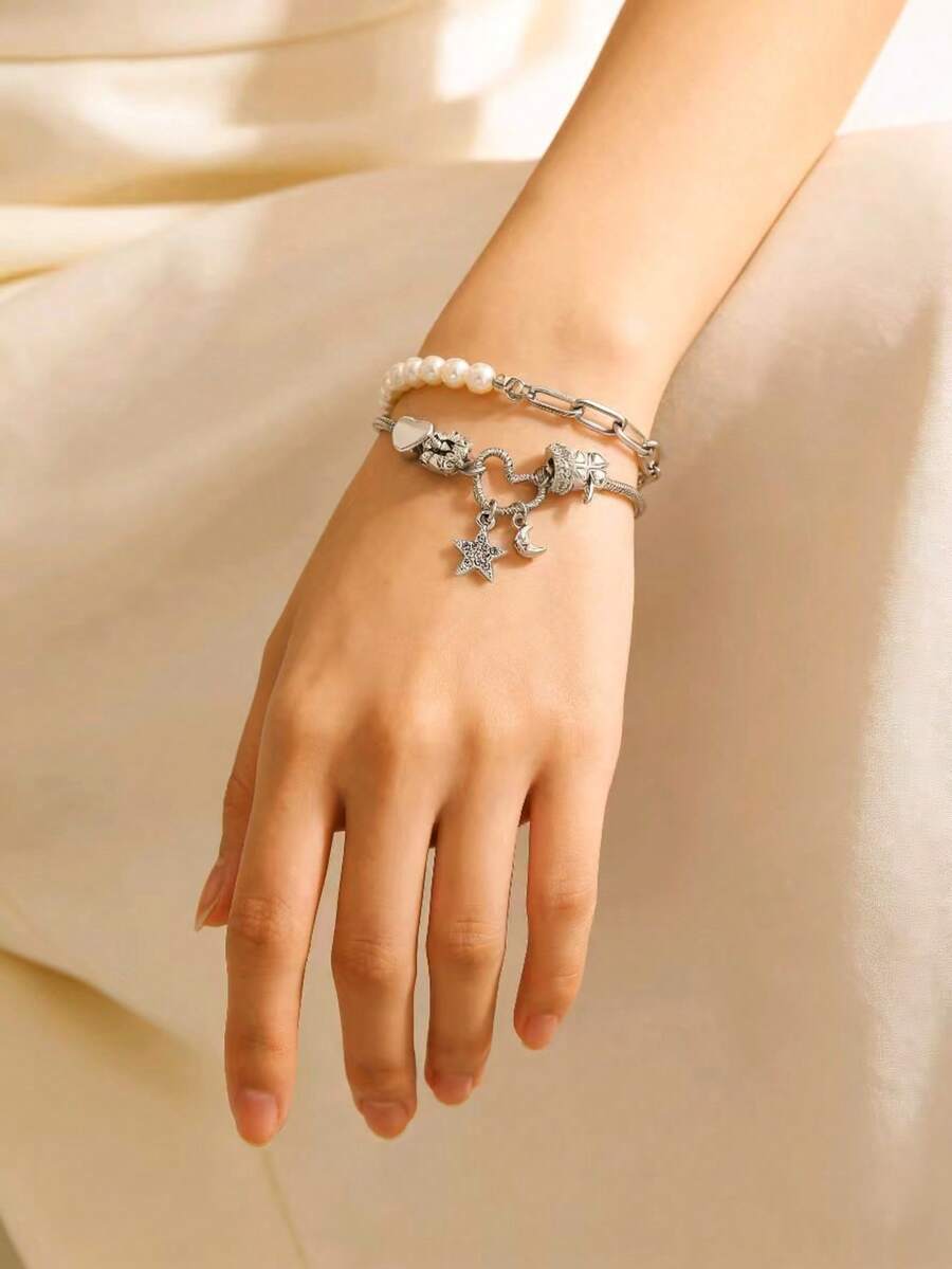 سوار جديد عصري مزدوج الطبقات للنساء، سلسلة عظم الثعبان باللؤلؤ مع قلادة نجمة وقمر وقلب ورسوم رباعية، إكسسوار فاخر مصنوع يدويًا - متعدد الألوان - مشاهدة 1