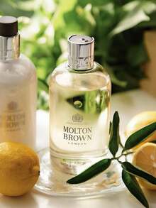 Molton Brown 300毫升橙花佛手柑沐浴露，啫喱质地，泡沫丰富，柑橘香氛，佛手柑香气，清新果香，易于冲洗，深层清洁，温和保湿，舒缓沐浴体验，300毫升/10.15液盎司 - 300毫升 - 查看 10