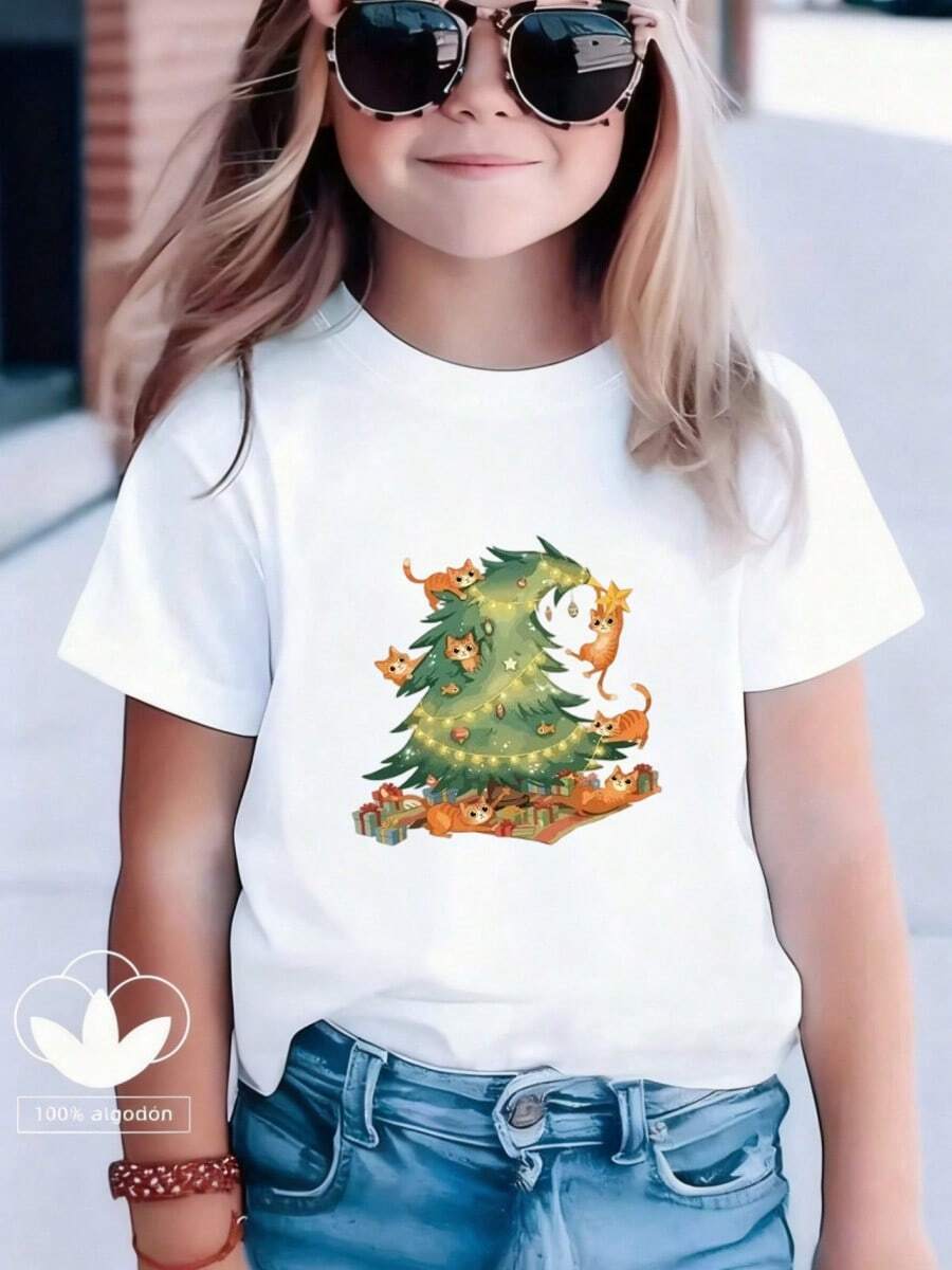 Esta nueva camiseta de manga corta para niña está hecha 100 % de algodón y luce un elegante estampado navideño. Es informal y versátil. Su tejido suave y agradable al tacto es delicado con la piel, lo que permite que las niñas se muevan con libertad y comodidad durante las reuniones familiares, los eventos escolares o los juegos al aire libre. - Blanco - Ver 1
