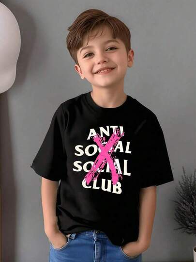 Estilo callejero, llamativo y único.Gran estampado con mensaje creativo Anti Social Club y gran letra X rosa simbolizando individualidad y rebeldía ropa para niños camiseta 100% algodónEstilo versátil para uso diario para niños y niñas.