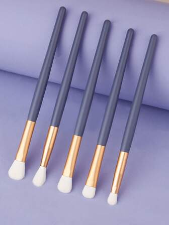 5件套眼部化妆刷系列，包括眼线刷、眼影刷、眉刷等，纯素，不刺激皮肤。