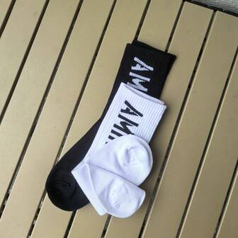 2 双男女通用低帮袜：时尚休闲涤纶混纺面料，透气舒适，适合日常穿着