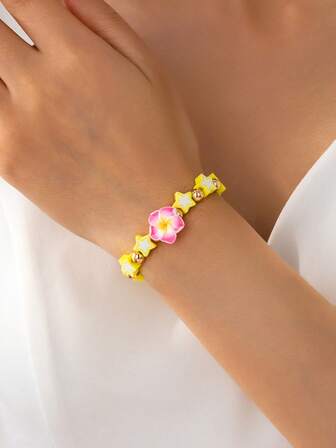 1件装女士高品质黄色星星和紫红色芙蓉花聚合物粘土手链，时尚优雅，适合日常佩戴，也适合作为节日礼物。