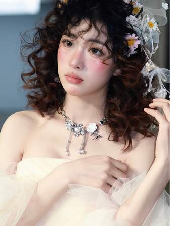 1件法式优雅花卉蝴蝶流苏项链，复古别致的颈链，适合婚礼、派对、毕业典礼等场合，可作装饰配饰