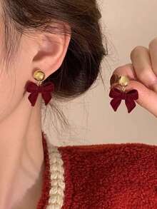 一对红色毛绒蝴蝶结金属耳环，可爱、甜美、温柔、复古、时尚、优雅风格，适合年轻女孩在新年、圣诞节、日常场合和节日佩戴。 - 紅色 - 查看 3