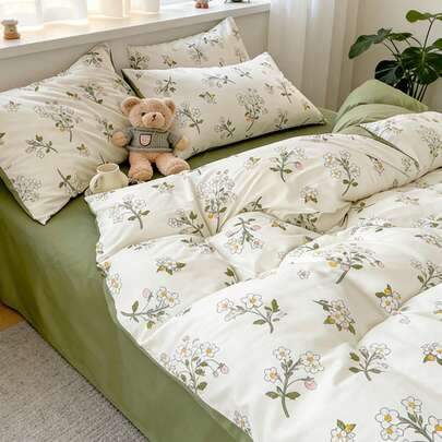 4 件套床上用品套装，采用清新简约的花卉主题雏菊，包括 1 个被套、2 个枕套和 1 张床单