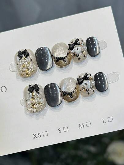 10片手工方形亚克力按压式美甲贴片，中号，柔和黑白美甲，闪亮猫眼美甲，圣诞美甲圣诞树花环，3D蝴蝶结星星美甲贴纸，美甲饰品宝石小石子钻石珍珠镶嵌，前卫优雅简约秋季美甲，秋季按压式美甲，冬季假指甲，节日美甲，适合派对、日常及约会、海滩热带度假等场合，DIY假指甲艺术，适合女性和女孩作为礼物美甲用品