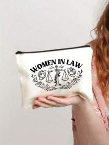 女律师专用化妆包 - 饰有正义天平图案，这款耐用简约的拉链化妆包，可收纳节日化妆品、派对用品、文具用品，容量大，适合女性存放化妆品，是旅行必备，也是送给女律师、法学生、毕业礼物和律师的理想之选。