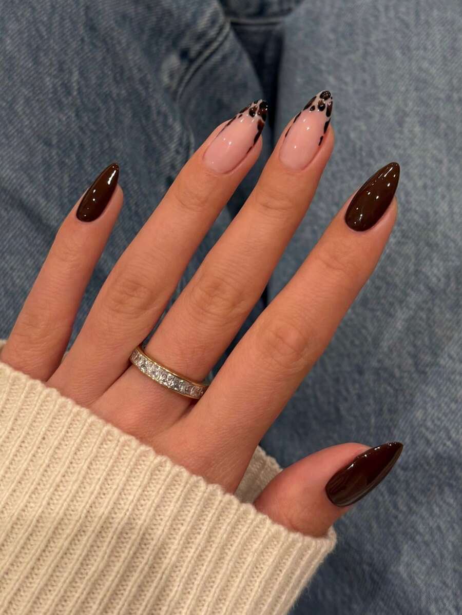 24片法式美甲贴纸，中号杏仁形，纯色和豹纹装饰，简约Y2K风格，表面光滑，全覆盖，适合女性和女孩日常佩戴