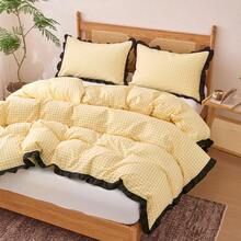 三件套黄色格子被套，黑色荷叶边 - 100% 涤纶柔软透气面料，布丁黄黑花卉图案，拉链封口，包含 2 个枕套和 1 个被套，多种尺寸可选，适用于卧室、客房、宿舍，四季皆宜，节日礼物
