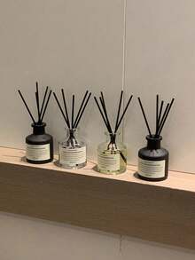 5件套（1瓶香薰精油+4根竹制香薰棒）——无焰家居香氛套装。持久留香，适用于卧室、浴室和客厅。是香薰疗法、空气清新、香薰礼品、家居装饰和斋月装饰的理想之选。 - 多香 - 查看 5