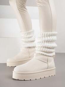 Stark isolierte Schlüpf-Schneestiefel mit dicker Sohle