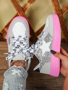 白色和灰色拼接银色亮片女士运动鞋，时尚户外滑板鞋，防污粉色EVA鞋底，系带，圆头，低帮，百搭，适合节日礼物、休闲外出、派对等场合，女士运动鞋 - 銀灰色粉底 - 查看 2