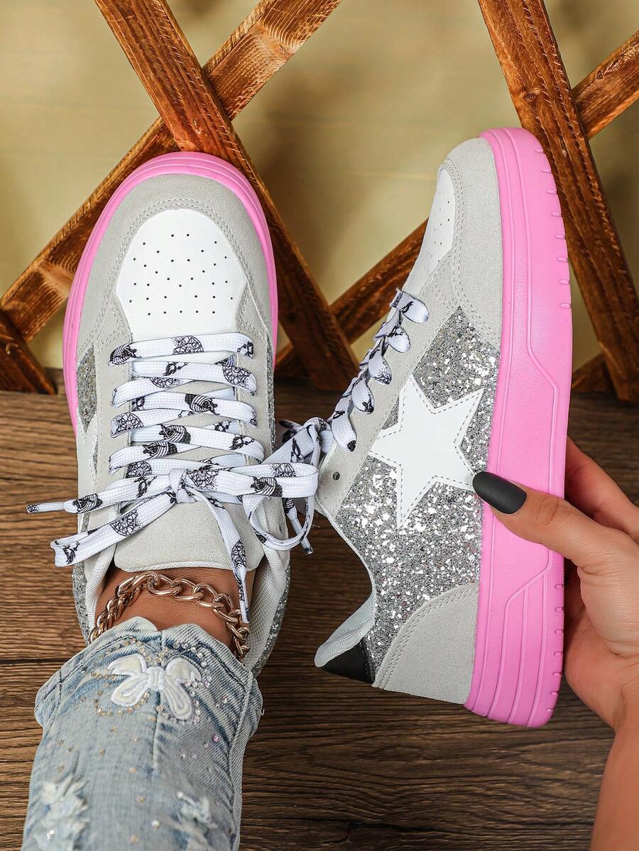 白色和灰色拼接银色亮片女士运动鞋，时尚户外滑板鞋，防污粉色EVA鞋底，系带，圆头，低帮，百搭，适合节日礼物、休闲外出、派对等场合，女士运动鞋