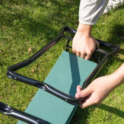 Outsunny Folding Gardening Bench, Supporting Knees Up To 150 Kg, EVA Foam, Steel, Dark Green, 58 X 28 X 49 Cm, For Comfortable Gardening.