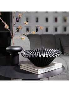 装饰托盘树脂摆件，莲花形凹面储物碟，优雅耐用的家居装饰雕塑，纹理细节精致，北欧风格家居装饰，适合在客厅、书房、梳妆台、阳台等处收纳各种小物件。