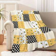 1pc Cozy Bee-Themed Flannel Blanket - Soft Dual-Sided Honeycomb & Bees Pattern With Cartoon Bees, Honey Pots & Floral Motifs In Yellow, Black, White - All-Season Bedspread For Sofa, Bed, Camping - Ideal Gift For Women, Durable Machine-Washable Flannel - 彩色 - 查看 7