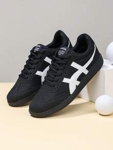 1双男女通用休闲运动鞋，简约时尚情侣款，防滑舒适透气经典系带，适合日常、校园、街头穿着，四季皆宜。 - 黑色 - 查看 3