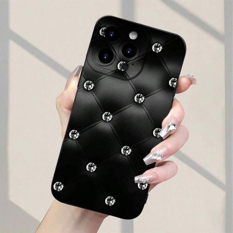 Una funda creativa para teléfonos y . Esta funda para teléfono presenta un diseño acolchado con diamantes y un atractivo de moda clásico y creativo popular. Está hecho de material de látex TPU, proporcionando una protección suave, adecuado para varios modelos incluyendo 7, 8, 11, 12, 13, 14, 15, 16, E, 16 Pro, 16 Plus, 16 Pro Max, X, Xs Max, Xr, Se y Mini. - (Un color) 1 unidad por paquete - Ver 1