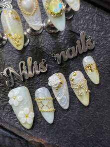 10片装杏仁形亚克力美甲套装，白色美甲套装，黄白扎染全覆盖式美甲贴片，3D水钻、爱心、玫瑰、链条珠子和蝴蝶结美甲配件装饰，Y2K风格美甲套装，适合女性或女孩日常、派对、感恩节和母亲节佩戴（包含：一片果冻胶和一条摩擦条）美甲用品 - 黃色 - 查看 6