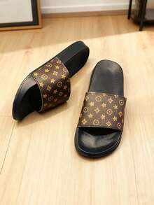 زوج من الشبشب الرجالي، تصميم مطبوع خاص، من الإيفا الناعمة مسطحة مانعة للانزلاق للاستخدام الداخلي، شبشب رجالي مريح للغاية مقاوم للانزلاق وقوي، صندل رجالي مناسب للاستخدام اليومي والكاجوال والعطلات الصيفية