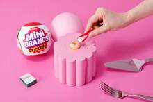 ZURU Mini Brands Create Krispy Kreme Create Series 1 Capsule - Mini Collectibles Blind Packaging, DIY, Resin Play, Mini Replica Food, NOT Edible, 8+ (Random)