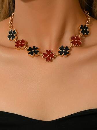 1pc Fashionable & Elegant Minimalist Classic European & American Quality Black & Red Four-Leaf Flower Petal Splice Gold Chain Necklace, Suitable For Women's Daily Outfit, Party, Evening, Vacation Wear, All Seasons, Exquisite Design, Great For Valentine's Day, Thanksgiving, And Other Occasions