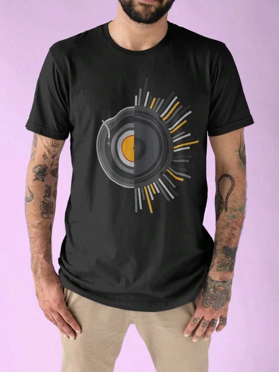 Camiseta Unissex Estilo Retrô Nostálgica Estampada Disco Vinil Raio Amarelo Vintage Anos 80, 90 e 2000 Camisa Estilosa Masculina e Feminina Estampa Antiga Estilo Pin-up - 100% Algodão Promoção Frete Grátis Rápido - Preto - Visão 1