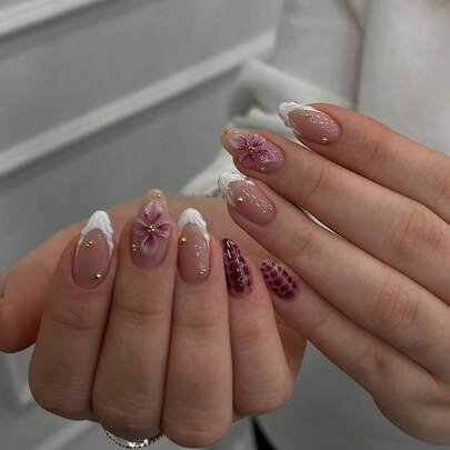 24 pièces Autocollants d'ongles en gel 3D en forme d'amande, design d'art floral pour ongles, autocollants French Tip, décoration de perles, kit parfait pour ongles en acrylique, comprend : 1 pièce de gel de gelée et 1 pièce de lime à ongles, French manucure Bloominggelnails, convient pour le travail quotidien, les festivals, les fêtes, etc. Fournitures pour ongles