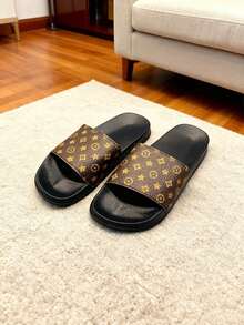 زوج من الشبشب الرجالي، تصميم مطبوع خاص، من الإيفا الناعمة مسطحة مانعة للانزلاق للاستخدام الداخلي، شبشب رجالي مريح للغاية مقاوم للانزلاق وقوي، صندل رجالي مناسب للاستخدام اليومي والكاجوال والعطلات الصيفية