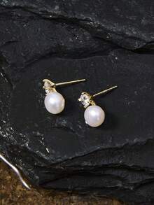 Opalesca 1 Paar Premium 925 Silber 18 Karat Goldplattierte weiße Süßwasserperle, kubischer Zirkonia Prinzessin Ohrstecker, Geschenk für Freunde (Perlengröße: 7-8mm)