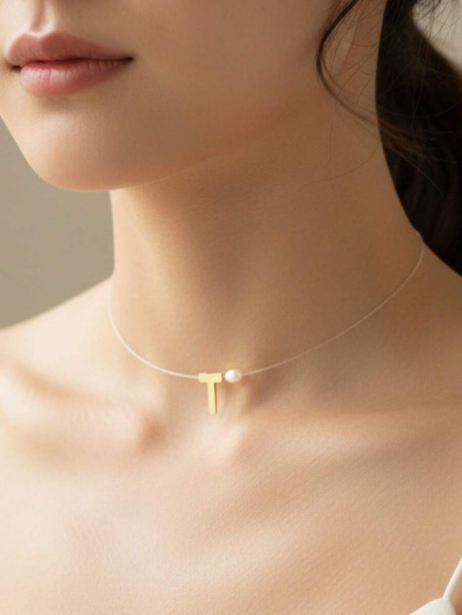 Colar Letra T em Ouro 18k com Pérola – Fio de Nylon Invisível - Dourado - Visão 1