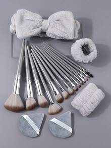 Zestaw 19 pędzli do makijażu, zawiera 14 pędzli z miękkiego włosia + 2 gąbki do makijażu + 1 opaskę na głowę + 2 opaski na nadgarstki, kompletne narzędzia do makijażu dla początkujących - Srebro - Zobacz 2