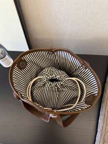 Túi xách thời trang đa năng tinh tế, Túi xô trơn màu đơn giản phổ biến phong cách retro, Túi đeo chéo nữ đa năng và thanh lịch để sử dụng hàng ngày, Túi đeo nách một bên vai cổ điển và ấn tượng, Thích hợp để đi làm, mua sắm, hẹn hò và tặng quà, v.v. - Cà phê nâu - Xem 9