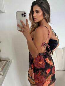 Vestido Tubinho Curto Estampado Floral com Bojo e Amarração - Vermelho e preto - Visão 3