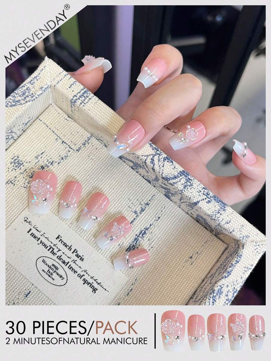 30 piezas de pegatinas cuadradas de uñas cortas con degradado, decoradas con rosas de cristal 3D, perlas y brillantes rhinestones para realzar tu elegancia. Incluye gel de gelatina y tiras adhesivas para una fácil aplicación, reutilizables y aptas para uso diario.