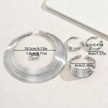 1 Set de joyería geométrica de círculos multicapa en plata, que incluye: Gargantilla abierta con línea geométrica circular en plata, Anillo abierto de cara ancha multicapa en plata, Pendientes de aro circular en plata, Brazalete abierto de línea geométrica multicapa en plata, Conjunto de joyería ajustable y abierta, de estilo minimalista elegante - Plateado - Ver 5