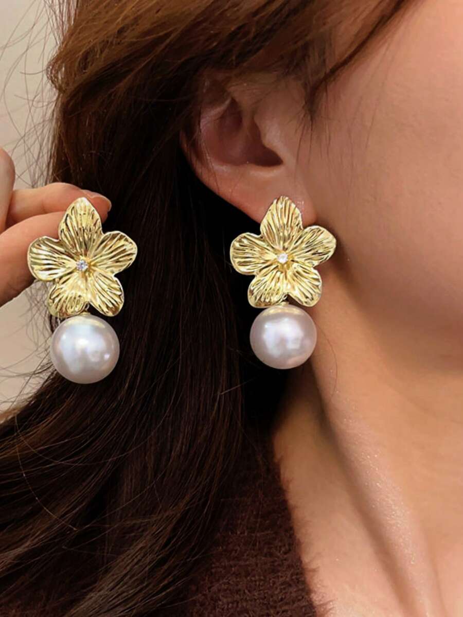 2 piezas Pendientes de flor elegante con perlas falsas para mujeres, accesorios de joyería para uso diario, regalo del Día de San Valentín, pendientes vintage personalizados y lindos - Amarillo Oro - Ver 1