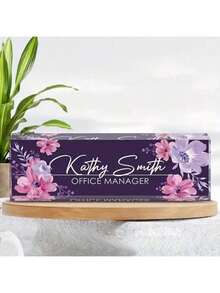 个性化办公桌铭牌 - 定制员工感谢礼品 - 亚克力办公桌铭牌 - 办公桌装饰礼品 - 送给老板、员工、教师、护士、经理的办公礼品（粉色兰花），完美的感谢礼品，个性化返校装饰，学习用品，送给教师，送给男孩女孩，送给青少年，初中生，高中生，大学生，大一新生，大二学生，低年级学生，度假氛围，办公室装饰