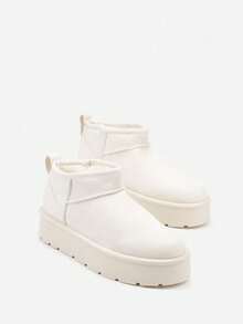 Stark isolierte Schlüpf-Schneestiefel mit dicker Sohle