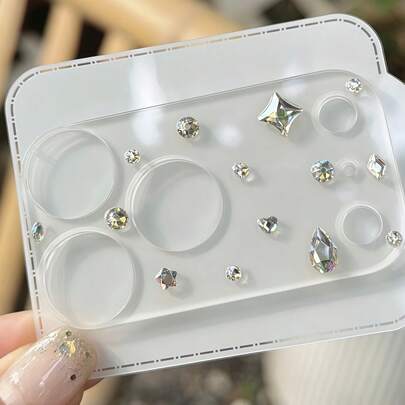1片可爱Y2K闪亮爱心钻石水晶透明相机镜头保护膜，兼容 17 Pro Max/17 Pro，柔软透明，适用于日常、办公、居家使用。这款手机相机镜头保护膜闪亮水晶质感，防水、防震、防摔、防刮。
