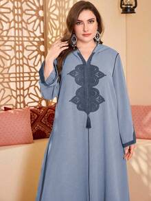 大码阿拉伯风格连衣裙，连帽长袖，饰有贴花，撞色包边，流苏细节，梭织面料，女士春季长裙 - 霧霾藍 - 查看 5