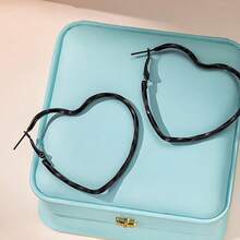 1 Pair Of Earrings , Fashionable, Personalized, Exaggerated Earrings, Heart-Shaped Earrings - Black - View 1