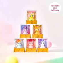 Miniso 1 mô hình đồ chơi xếp chồng ngón tay My Little Pony, thiết kế nhân vật, hộp trưng bày trong suốt, chất liệu PVC, có thể xếp chồng, lý tưởng để trang trí bàn làm việc và bộ sưu tập My Little Pony (Giao hàng ngẫu nhiên 1 cái) - Nhiều màu - Xem 1