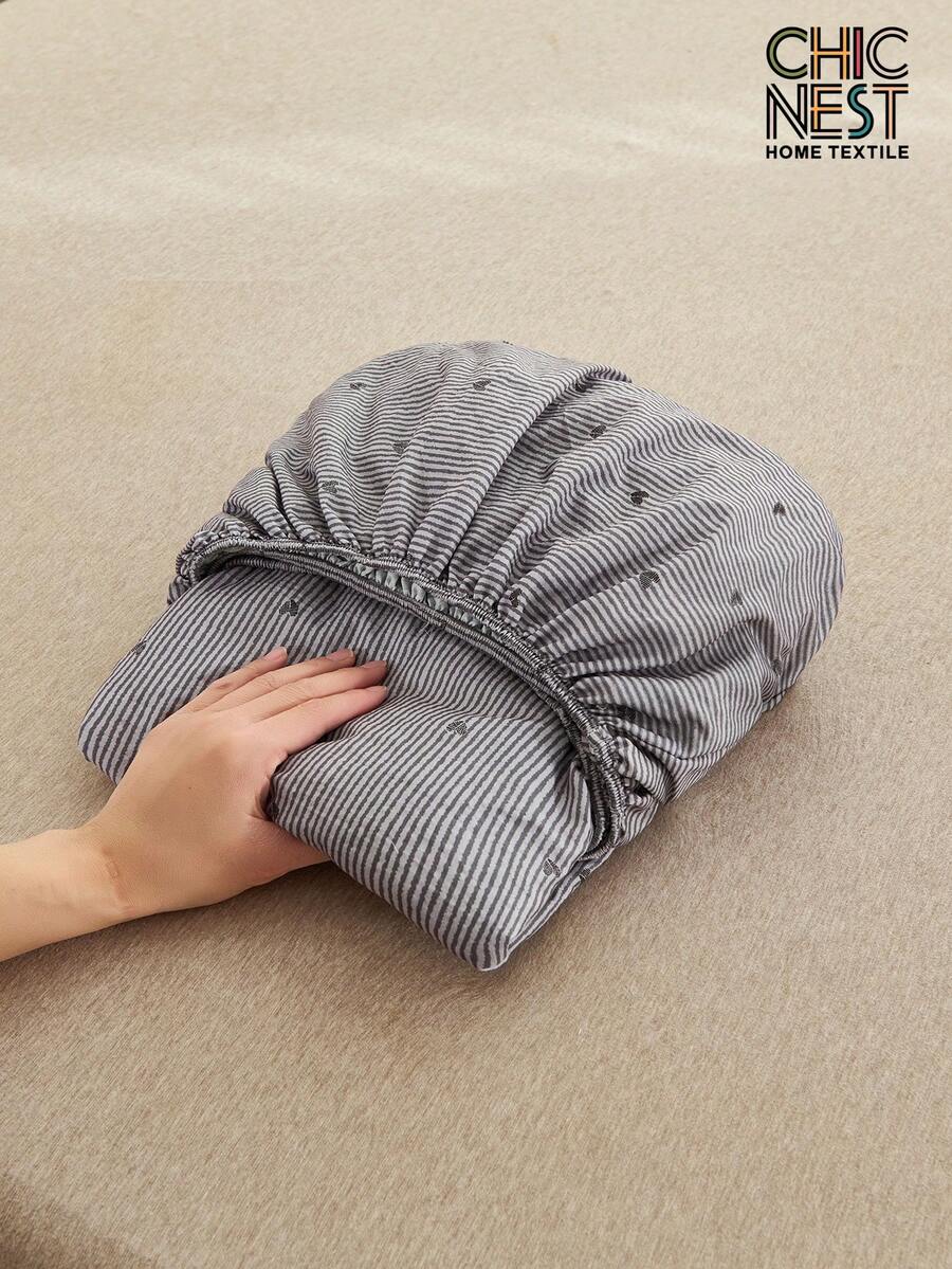 1件灰色条纹心形几何图案床垫保护套，柔软透气床笠套装，适用于单人床、双人床、大号床、特大号床，最大床笠深度达11.8英寸，家用纺织品，适用于学校、宿舍、床上用品，抗皱，提升睡眠质量，可机洗 - 灰色 - 查看 1