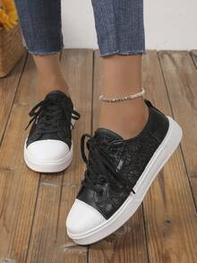 Zapatos casuales de moda para mujer, zapatillas blancas cómodas con cordones, transpirables y ligeras con diseño hueco, zapatos deportivos de running con suela blanda y ligera, zapatos blancos de mujer elegantes de moda con patchwork de malla de encaje, zapatos planos casuales para caminar a diario, zapatos de entrenamiento para gimnasio - Negro - Ver 5