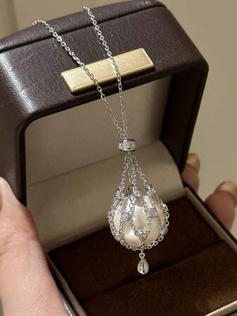 1pc Stainless Steel Fashion High-End Creative Versatile Pearl Necklace, Lightweight Luxurious Collarbone Chain, Detachable Sweater Chain, Unique Design