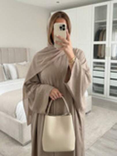 女式长袖前开式长袍，宽松梭织面料长袍，带插肩袖和口袋，略有弹性