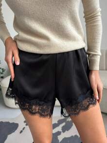 Women Lace Trim Satin Silk Shorts Y2K Patchwork Silky Mini Shorts Elastic Waist Pajama Slip Bottoms Boxer Coquette Micro Mini Shorts Going Out Shorts - màu đen - Xem 5