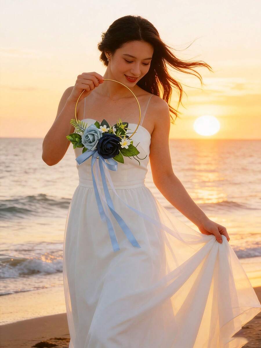 金色圆形花环，适合伴娘、新娘送礼会、仪式、周年纪念装饰，可用作餐桌摆饰或墙面挂饰，也适合夏季、海滩、婚礼等场合。